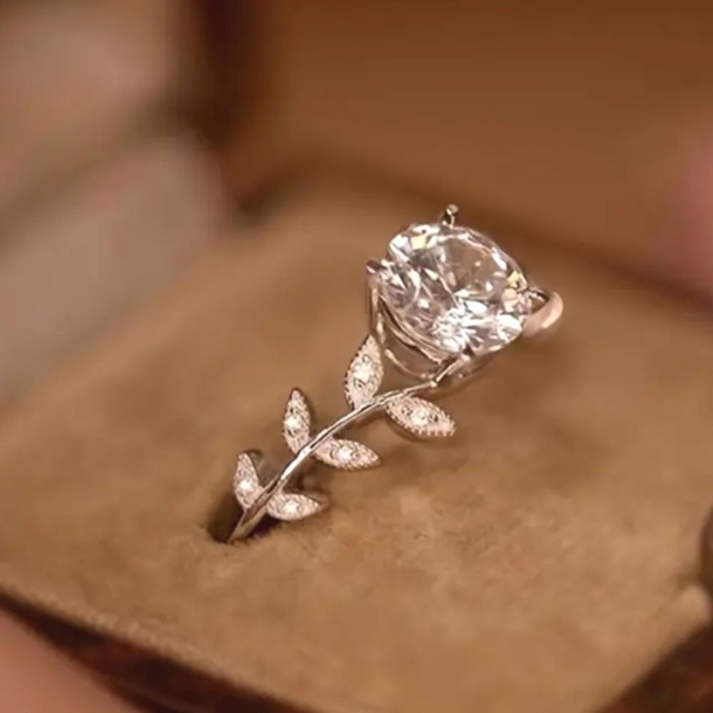 Ladies Graceful Simulated Diamonds Leaf Ring sz 8